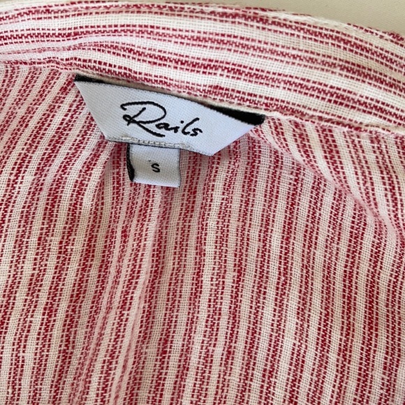 Beautiful top - Picture 3 of 4